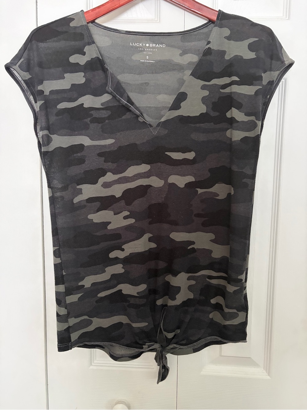 Lucky Brand Black Gray Camo Tie Front V-Neck Top Size Small